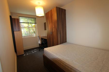 5 bedroom Flat to let in George Street, Leamington Spa, CV31