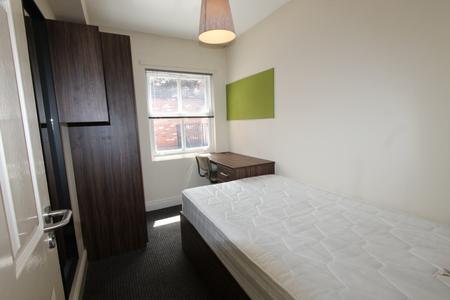 5 bedroom Flat to let in George Street, Leamington Spa, CV31