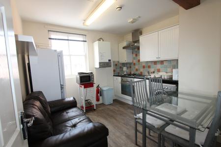 3 bedroom Flat to let in George Street, Leamington Spa, CV31
