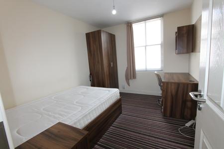 3 bedroom Flat to let in George Street, Leamington Spa, CV31