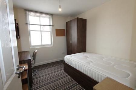 4 bedroom Flat to let in George Street, Leamington Spa, CV31