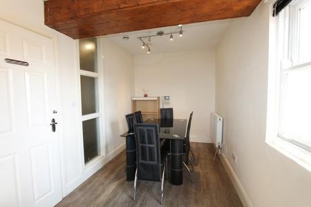 5 bedroom Flat to let in George Street, Leamington Spa, CV31