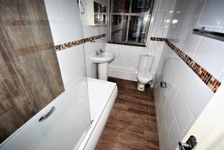 5 bedroom Flat to let in George Street, Leamington Spa, CV31
