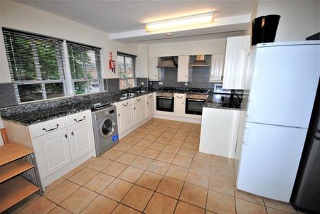 7 bedroom Flat to let in George Street, Leamington Spa, CV31