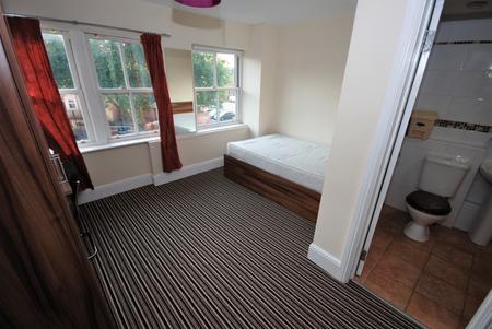 7 bedroom Flat to let in George Street, Leamington Spa, CV31
