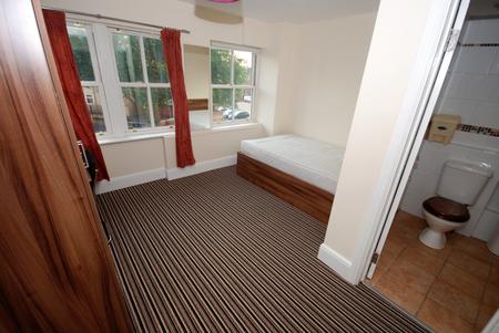 7 bedroom Flat to let in George Street, Leamington Spa, CV31