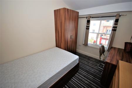 6 bedroom Flat to let in George Street, Leamington Spa, CV31