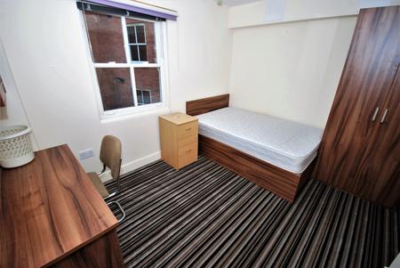 6 bedroom Flat to let in George Street, Leamington Spa, CV31