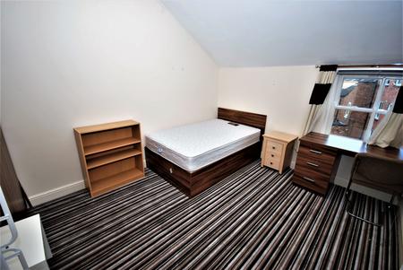 6 bedroom Flat to let in George Street, Leamington Spa, CV31