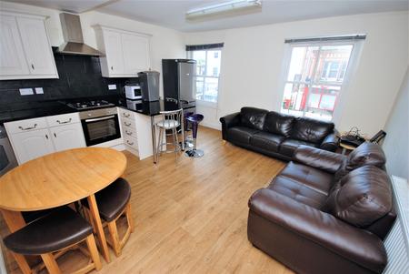 6 bedroom Flat to let in George Street, Leamington Spa, CV31
