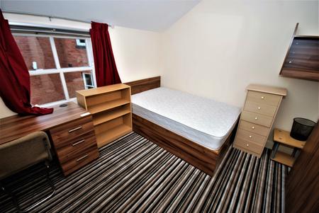 6 bedroom Flat to let in George Street, Leamington Spa, CV31
