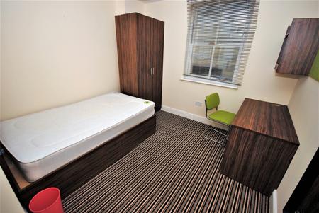 6 bedroom Flat to let in George Street, Leamington Spa, CV31
