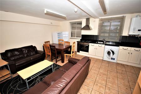 6 bedroom Flat to let in George Street, Leamington Spa, CV31