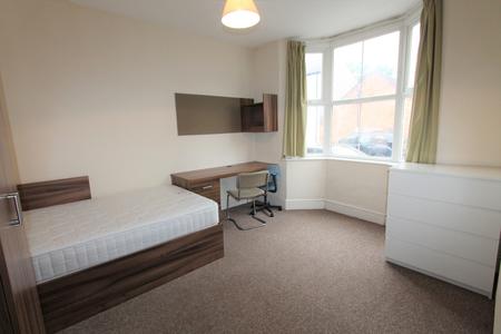 6 bedroom Flat to let in New Street, Leamington Spa, CV31