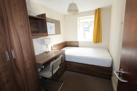 4 bedroom Flat to let in Oxford Street, Leamington Spa, CV32