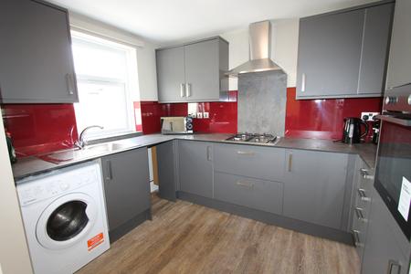4 bedroom Flat to let in Oxford Street, Leamington Spa, CV32