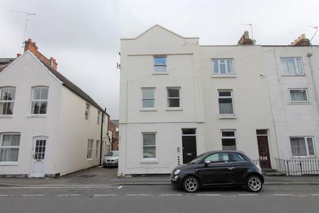4 bedroom Flat to let in Oxford Street, Leamington Spa, CV32