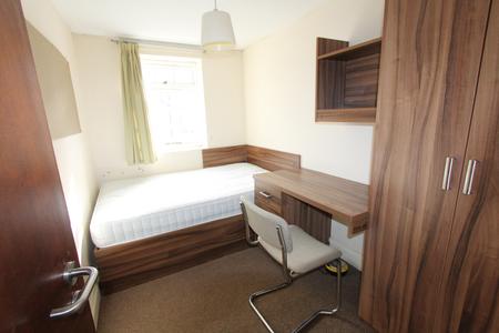 4 bedroom Flat to let in Oxford Street, Leamington Spa, CV32
