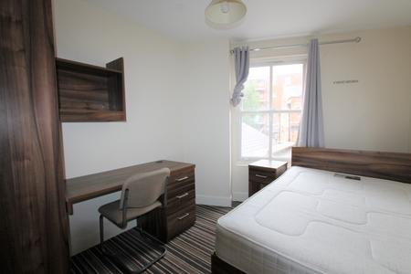 4 bedroom Flat to let in Regent Place, Leamington Spa, CV31