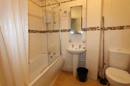 4 bedroom Flat to let in Regent Place, Leamington Spa, CV31