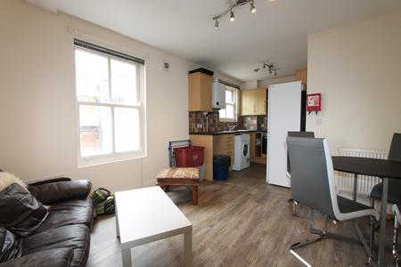 4 bedroom Flat to let in Regent Place, Leamington Spa, CV31