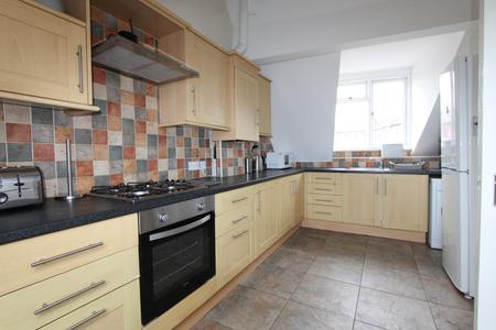 6 bedroom Flat to let in Regent Place, Leamington Spa, CV31