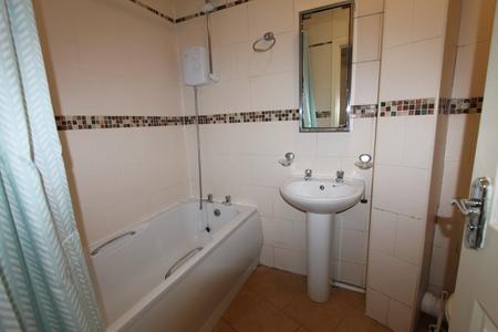 6 bedroom Flat to let in Regent Place, Leamington Spa, CV31