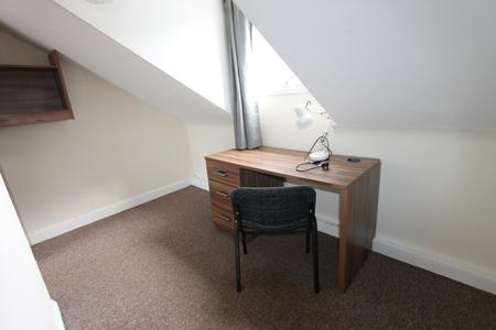 5 bedroom Flat to let in Rosefield Street, Leamington Spa, CV32
