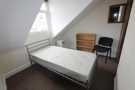 5 bedroom Flat to let in Rosefield Street, Leamington Spa, CV32