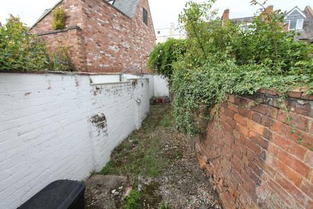5 bedroom Flat to let in Rosefield Street, Leamington Spa, CV32