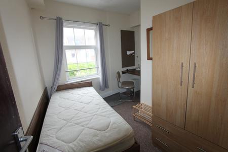5 bedroom Flat to let in Rosefield Street, Leamington Spa, CV32