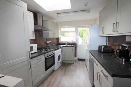 5 bedroom Flat to let in Rosefield Street, Leamington Spa, CV32