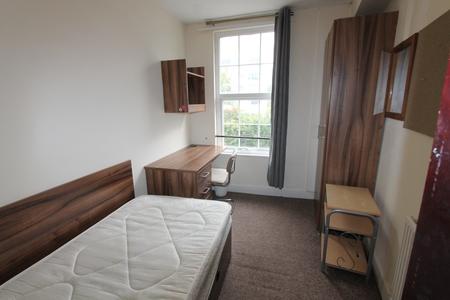 5 bedroom Flat to let in Rosefield Street, Leamington Spa, CV32