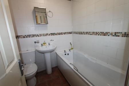 4 bedroom Flat to let in Spencer Street, Leamington Spa, CV31