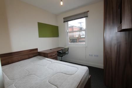 4 bedroom Flat to let in Spencer Street, Leamington Spa, CV31