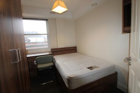 4 bedroom Flat to let in Spencer Street, Leamington Spa, CV31