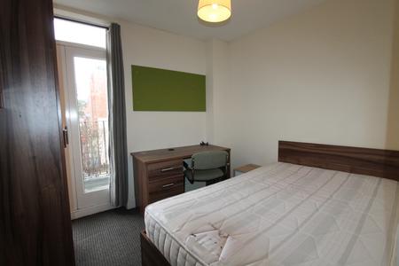 4 bedroom Flat to let in Spencer Street, Leamington Spa, CV31