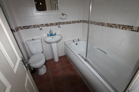 4 bedroom Flat to let in Spencer Street, Leamington Spa, CV31