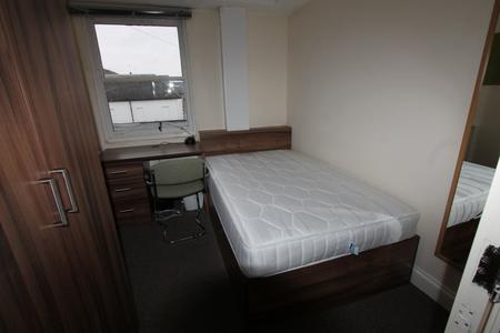 4 bedroom Flat to let in Spencer Street, Leamington Spa, CV31