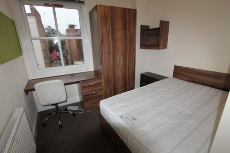 4 bedroom Flat to let in Spencer Street, Leamington Spa, CV31