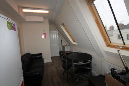 3 bedroom Flat to let in Spencer Street, Leamington Spa, CV31