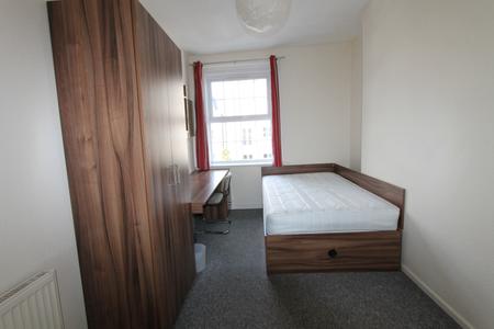 5 bedroom Flat to let in Tachbrook Road, Leamington Spa, CV31