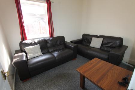 5 bedroom Flat to let in Tachbrook Road, Leamington Spa, CV31