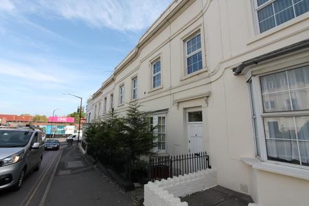 5 bedroom Flat to let in Tachbrook Road, Leamington Spa, CV31