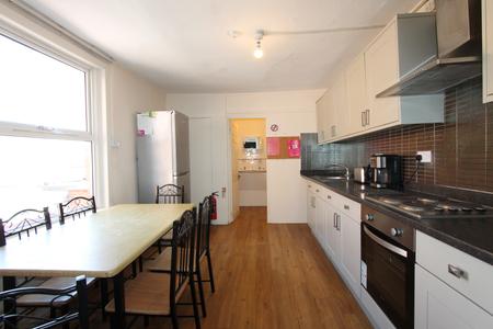 5 bedroom Flat to let in Tachbrook Road, Leamington Spa, CV31