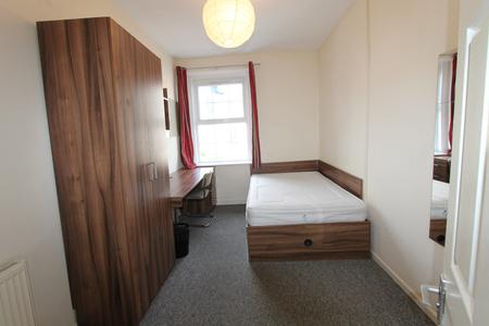 5 bedroom Flat to let in Tachbrook Road, Leamington Spa, CV31