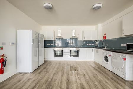 6 bedroom Flat to let in Bedford Street, Third Floor, Leamington Spa, CV32