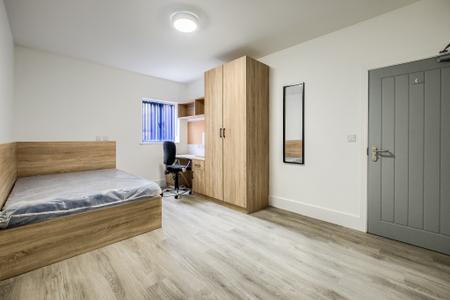 6 bedroom Flat to let in Bedford Street, Third Floor, Leamington Spa, CV32