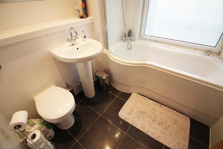2 bedroom Flat to let in Clarendon Avenue, Leamington Spa, CV32