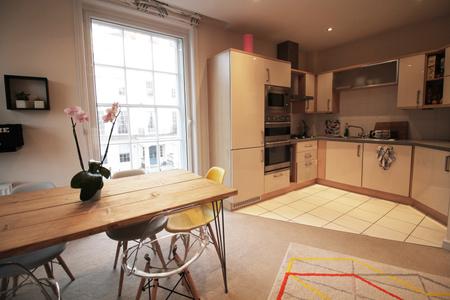 2 bedroom Flat to let in Clarendon Avenue, Leamington Spa, CV32